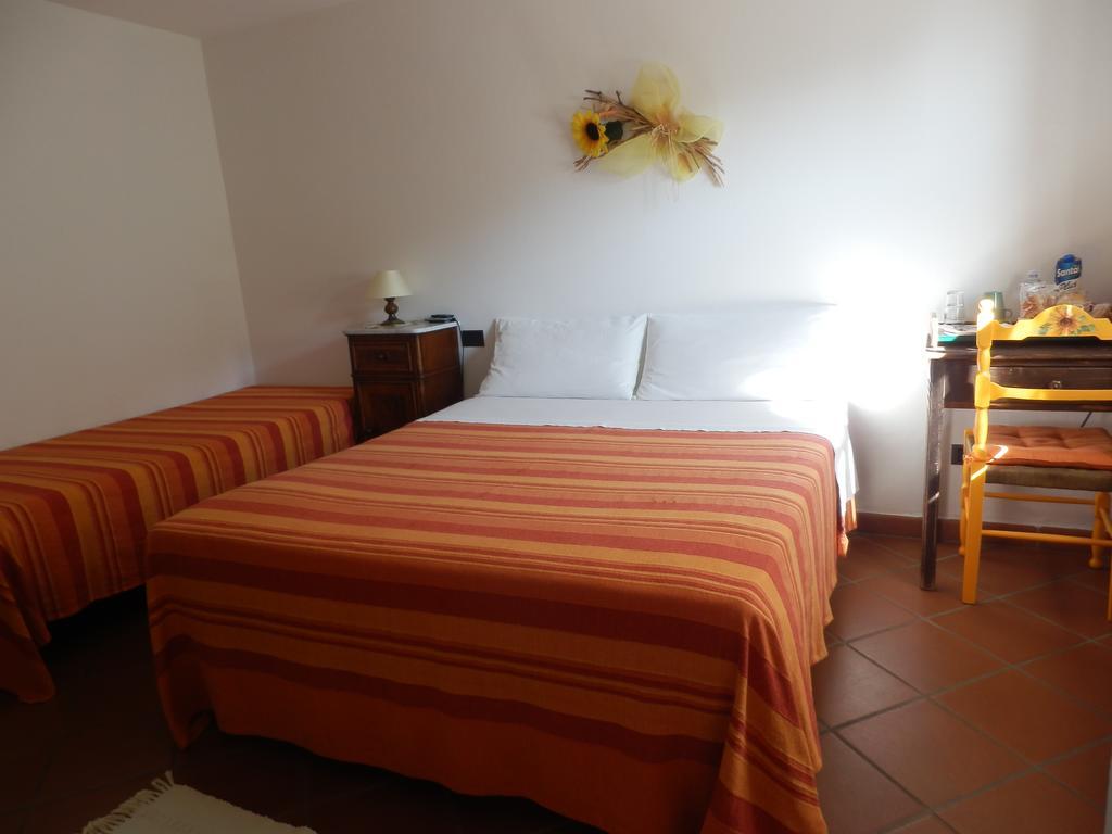Il Girasole Bed & Breakfast Fosdinovo Oda fotoğraf